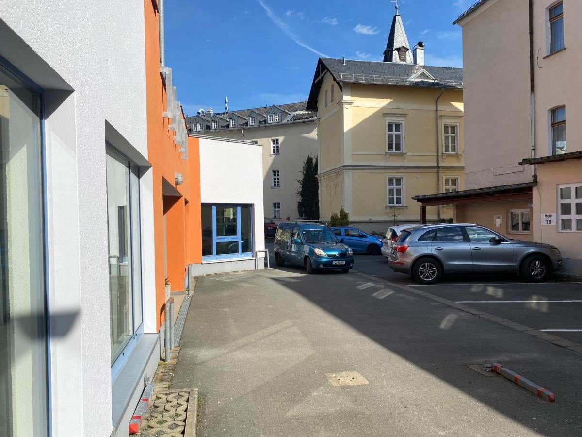 Fewo Roland Ranft Direkt Am Kurpark Barrierearm 60Qm Bad Elster Eksteriør bilde